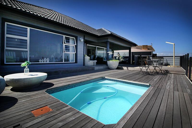 6 Bedroom Property for Sale in Reebok Western Cape